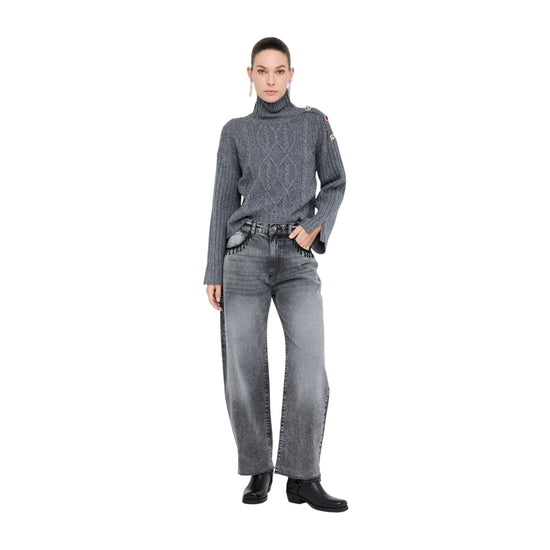 Dolcevita Donna in lana con bottoni gioiello Grigio modella intera frontale