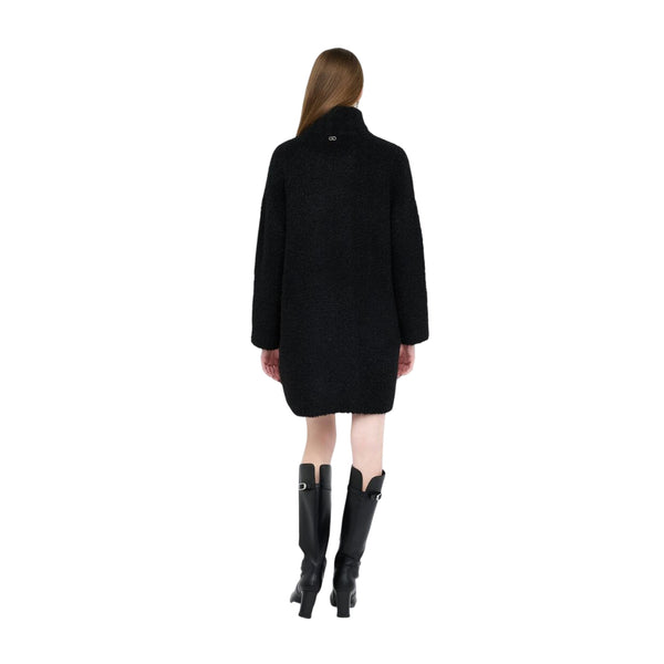 Cappotto Donna con colletto con fibbie Nero modella retro
