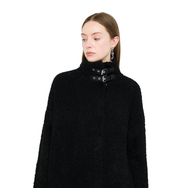 Cappotto Donna con colletto con fibbie Nero modella frontale ravvicinata