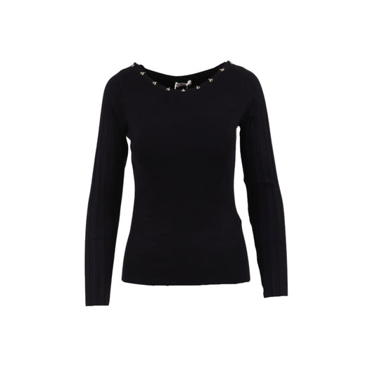 Women's sweater with eyelets at the neck