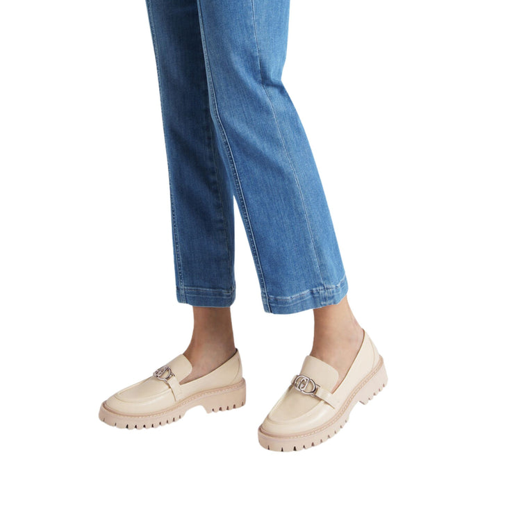 Women's moccasin with logo accessory