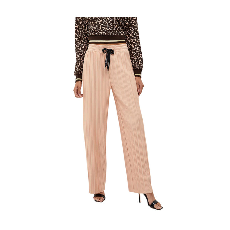 Women's trousers with pleated pattern