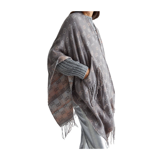 Poncho con logo jacquard e frange sul fondo