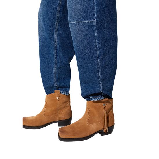 Stivaletti texani Donna in suede con frange su modella