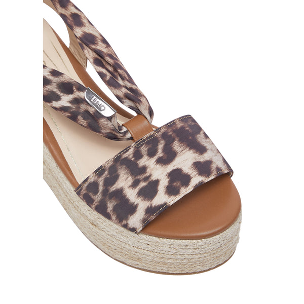 Sandali con zeppa e foulard leopardato animalier