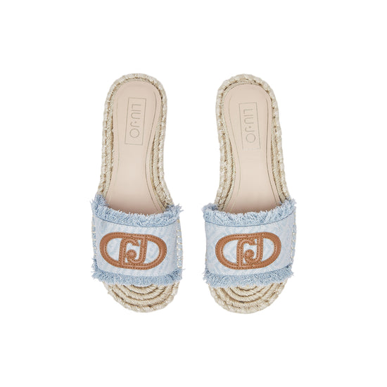 Ciabatte in denim azzurro con maxi logo