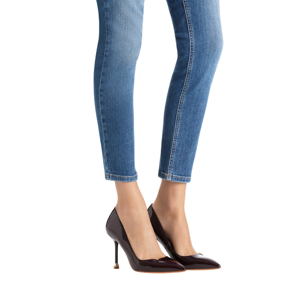 Décolleté Donna design lucido bordeaux modella