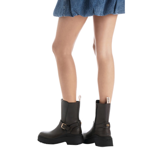 Stivali biker Donna in pelle marrone scuro indossate da modella