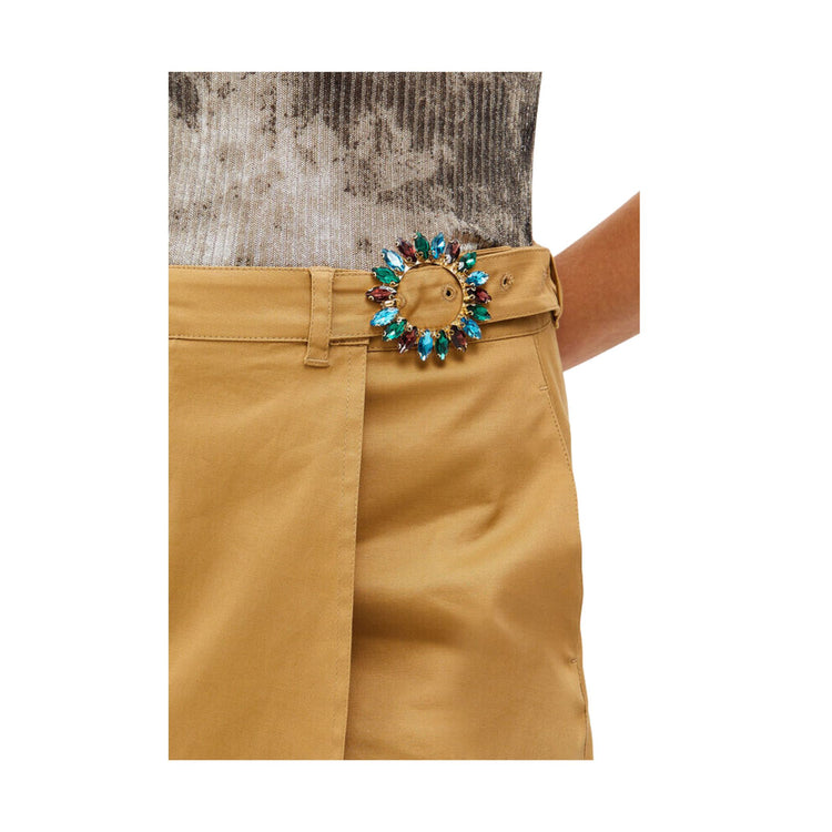Women's shorts with buckle closure