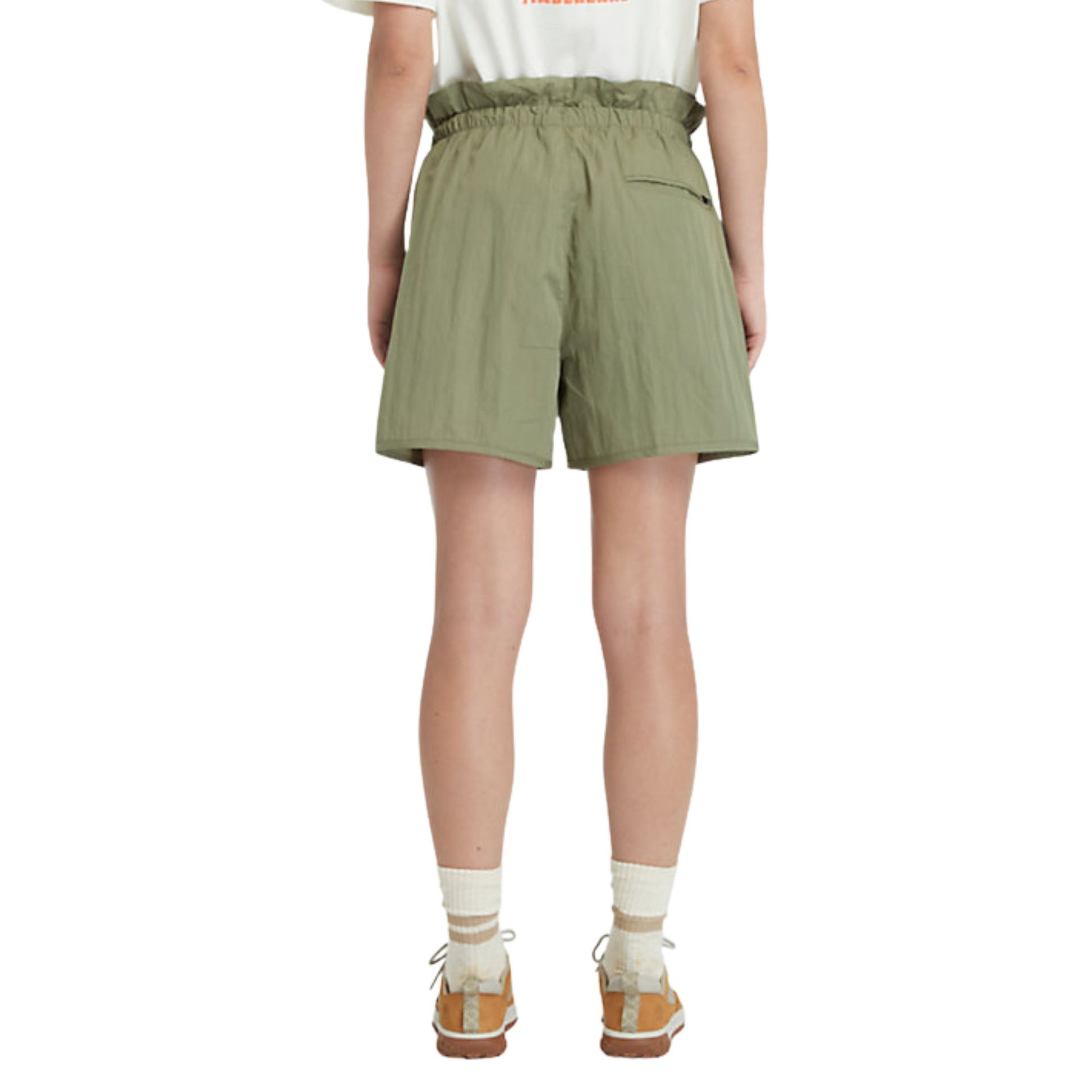 Retro modella con Shorts con vita alta stile sacchetto di carta con coulisse colore Verde