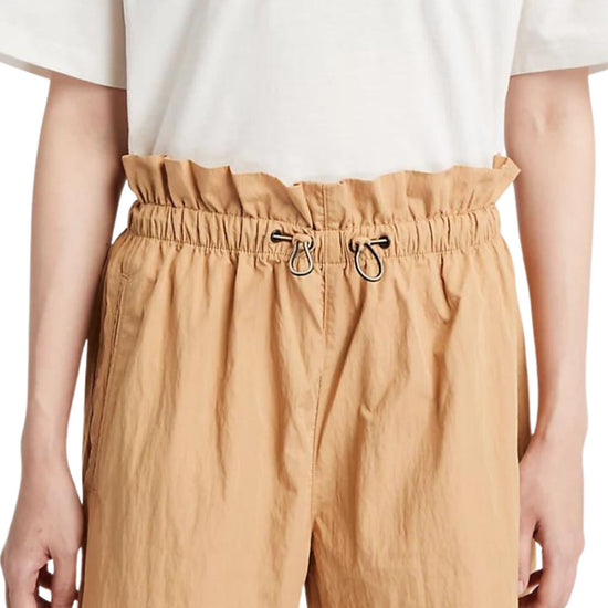 Dettaglio ravvicinato Shorts con vita alta stile sacchetto di carta con coulisse colore Giallo