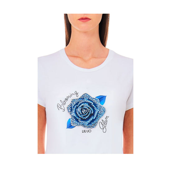 Dettaglio ravvicinato T-shirt con maxi stampa e strass sul petto colore Blu