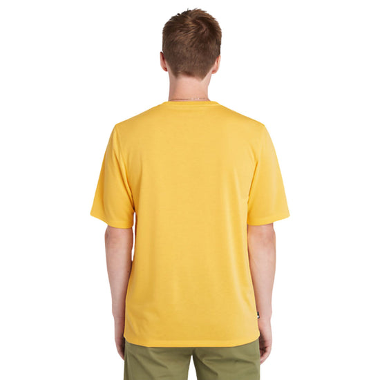 Retro modello con T-shirt con stampa sul petto e trattamento protezione UV colore Giallo