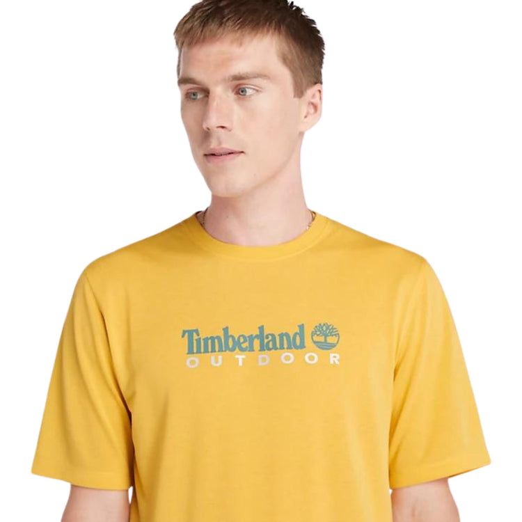Dettaglio ravvicinato T-shirt con stampa sul petto e trattamento protezione UV colore Giallo