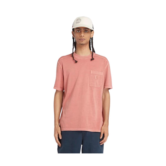 Modello con T-shirt in cotone con taschino sul petto colore Rosa
