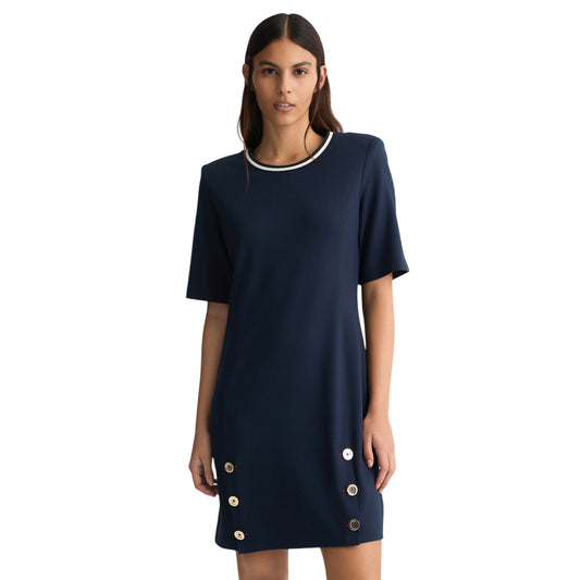 Abito corto da donna con bottoni blu scuro modella frontale