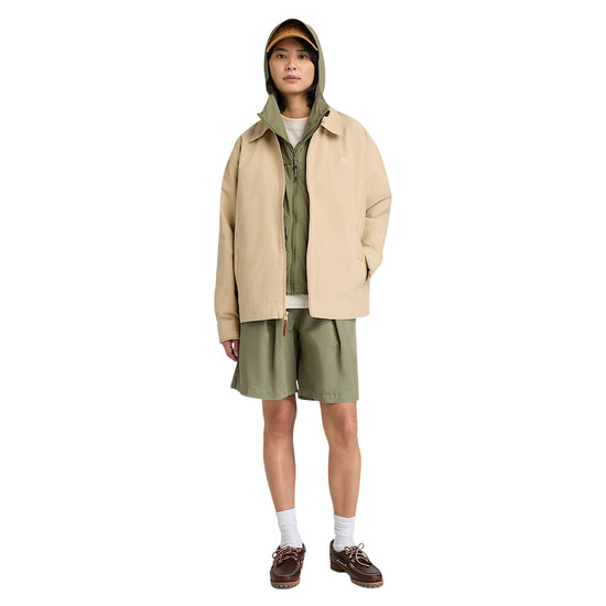 Bermuda Donna in cotone e lino Verde modella frontale intera