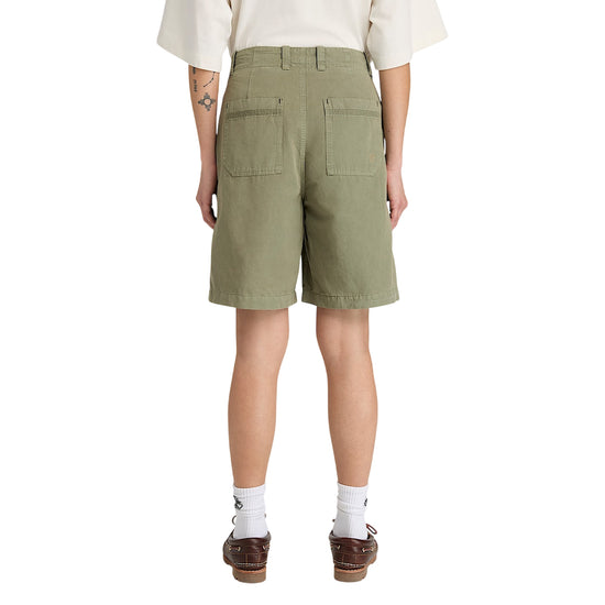 Bermuda Donna in cotone e lino Verde modella retro