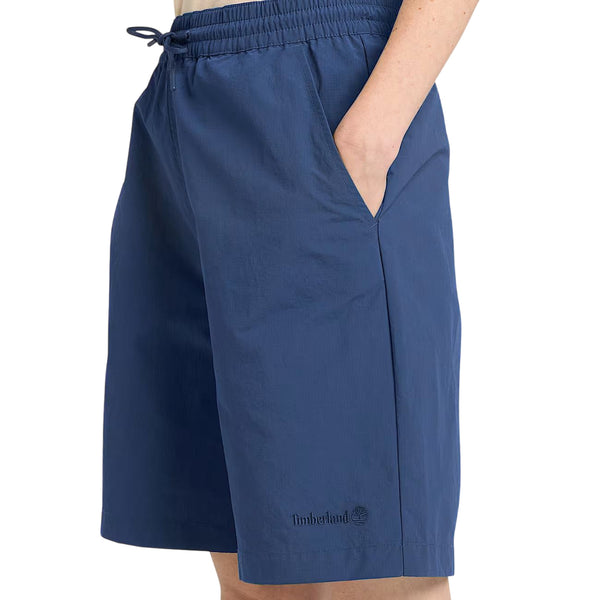 Shorts Unisex in nylon leggero Blu modella