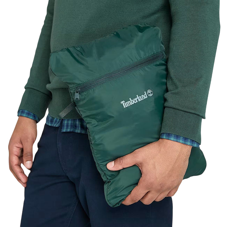 Giacca Uomo Idrorepellente Axis Peak Verde scuro dettaglio sacchetta in cui si ripiega