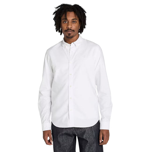 Camicia Uomo Oxford Silm in bianco modella frontale