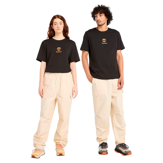 T-shirt Unisex Nera con piccolo logo stampato modelli interi frontali