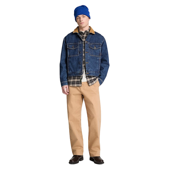 Giacca Uomo Trucker in denim blu scuro modello intero frontale