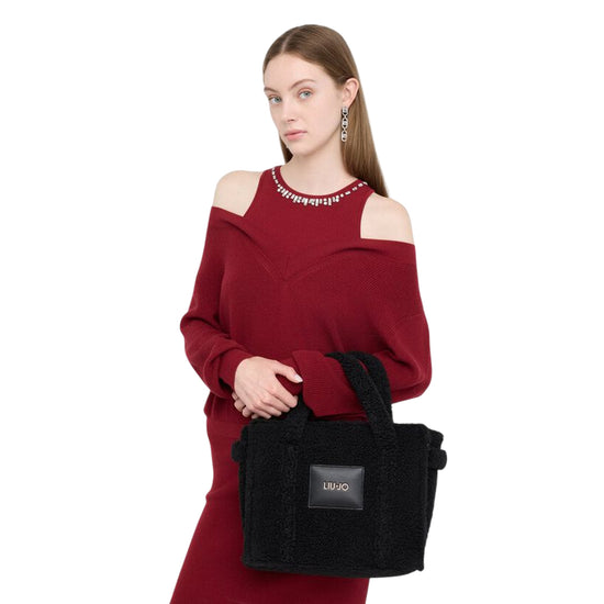 Shopping bag Donna media in teddy Nero su modella