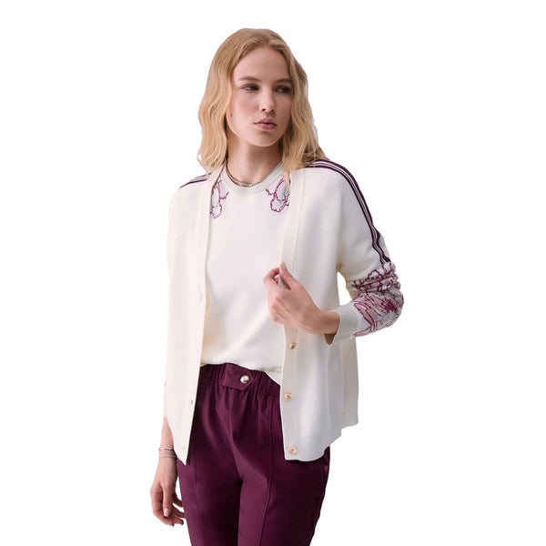 Cardigan Donna con lavorazione jacquard floreale, modella frontale