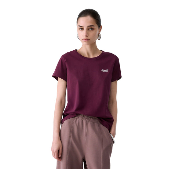 T-shirt Donna Bordeaux con mini logo modella frontale