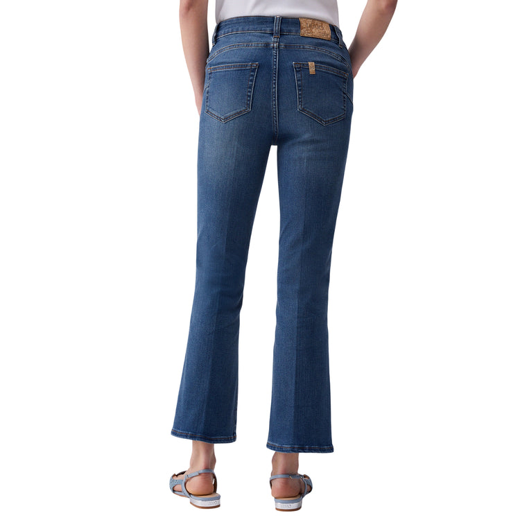 Jeans Flare Donna dal taglio cropped modella retro