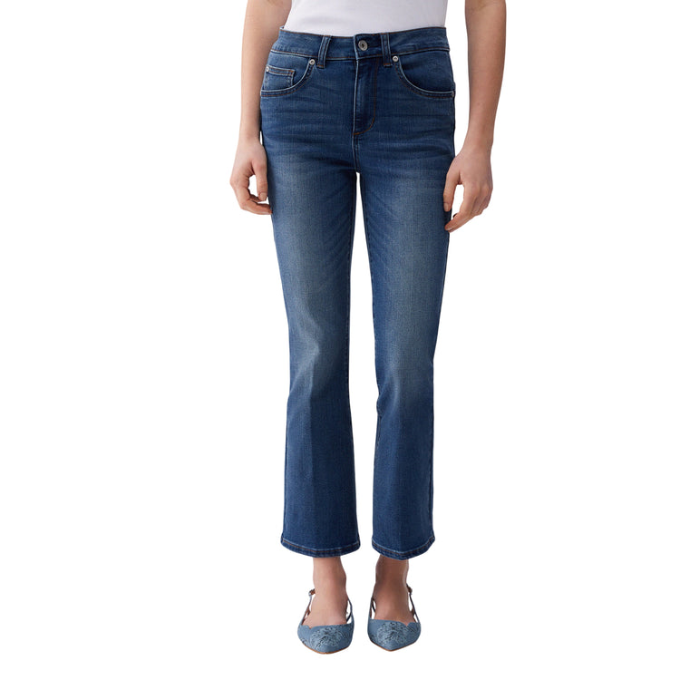 Jeans Flare Donna dal taglio cropped modella frontale