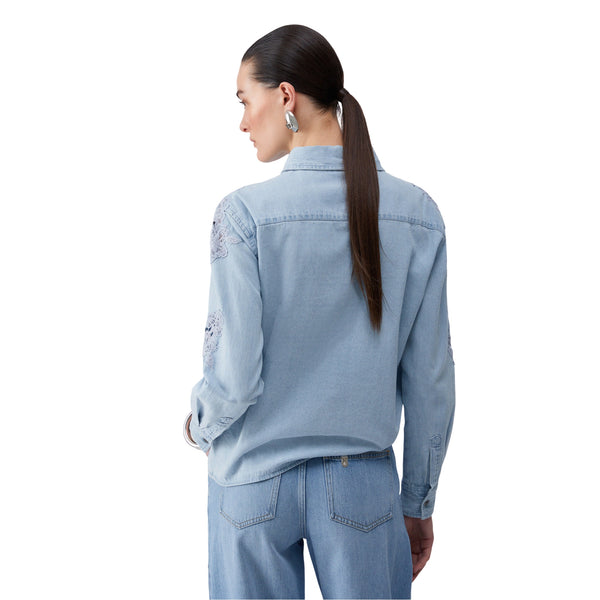 Camicia Donna in denim con dettagli in pizzo modella retro