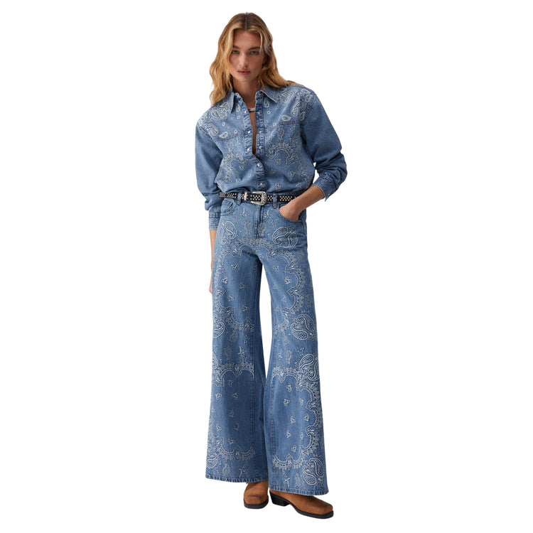 Camicia Donna in denim con ricami modella intera frontale