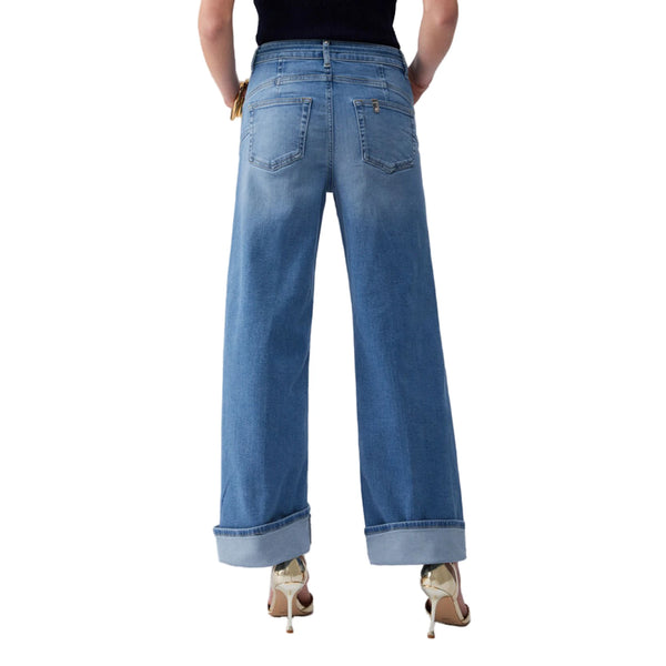 Jeans flare Donna con risvolto modella retro