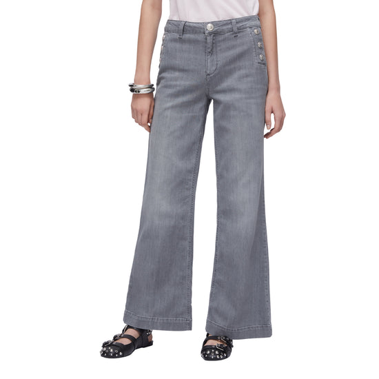Jeans Donna in denim grigio con bottoni modella frontale