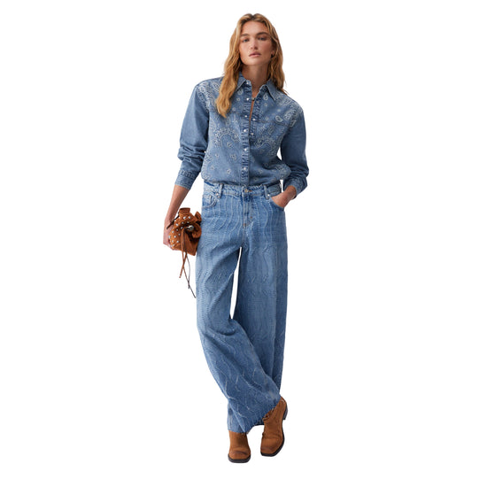 Jeans flare Donna con dettagli laserati modella intera frontale