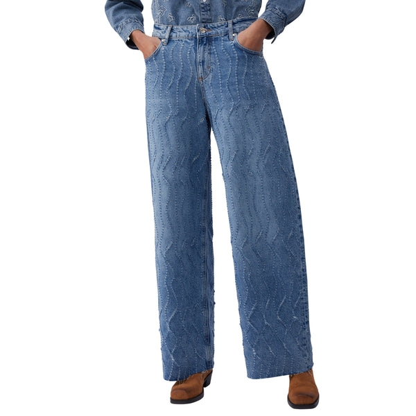 Jeans flare Donna con dettagli laserati modella frontale