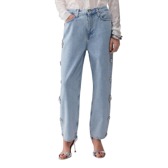 Jeans Donna denim chiaro con ricami gioiello modella frontale
