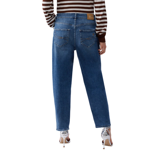 Jeans Boyfriend Donna con orlo affusolato modella retro