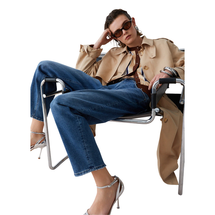 Jeans Boyfriend Donna con orlo affusolato modella