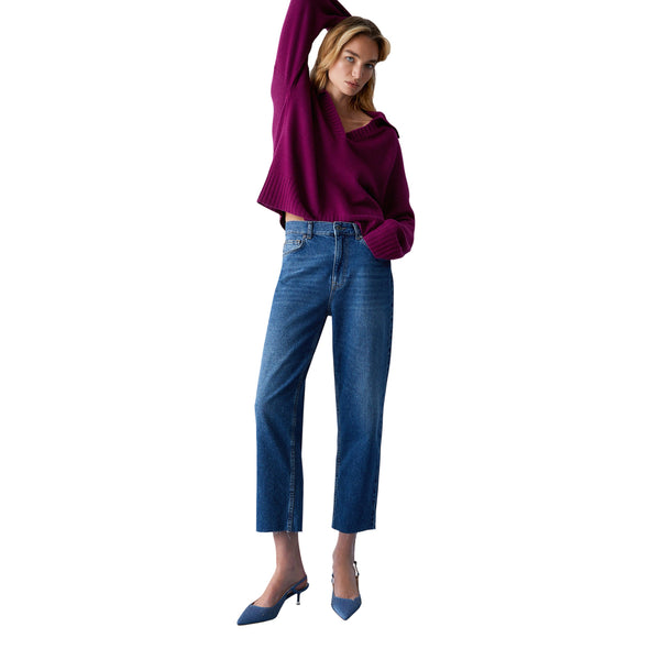 Jeans Donna con cintura con fiore modella intera frontale