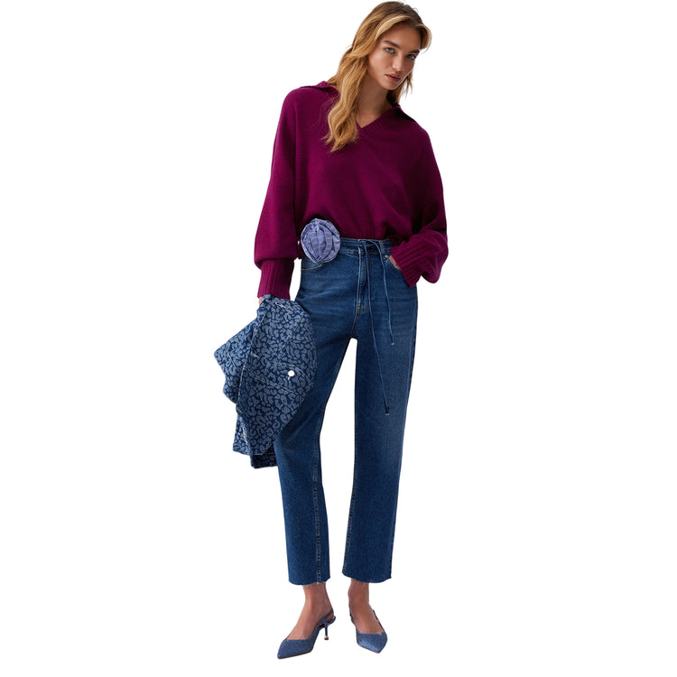 Jeans Donna con cintura con fiore modella intera frontale