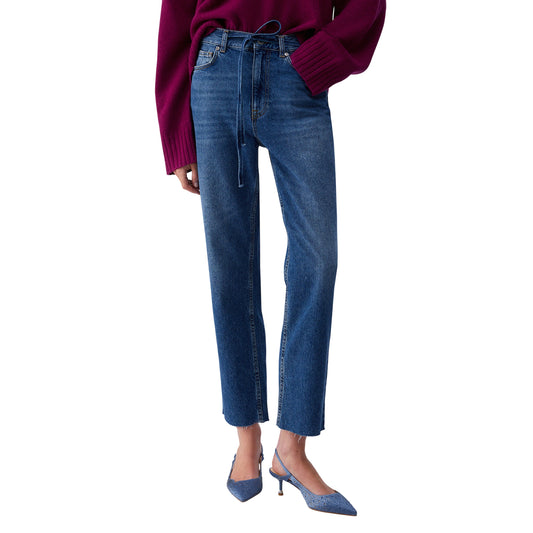 Jeans Donna con cintura con fiore modella frontale