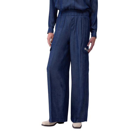 Jeans cargo Donna con castoni gioiello modella frontale