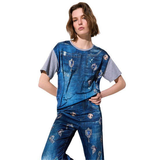 T-shirt Donna con stampa digitale modella frontale