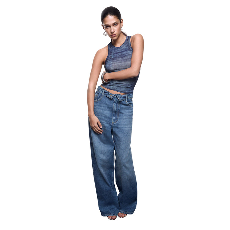Top Donna con stampa effetto denim modella intera frontale