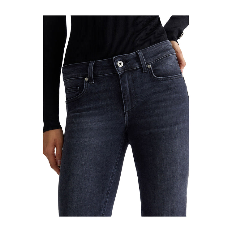 Jeans Donna Flare stretch neri modella frontale ravvicinata