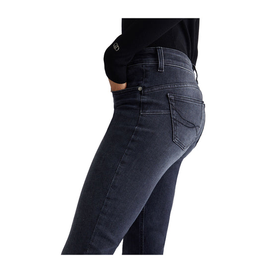 Jeans Donna Flare stretch neri modella laterale ravvicinata