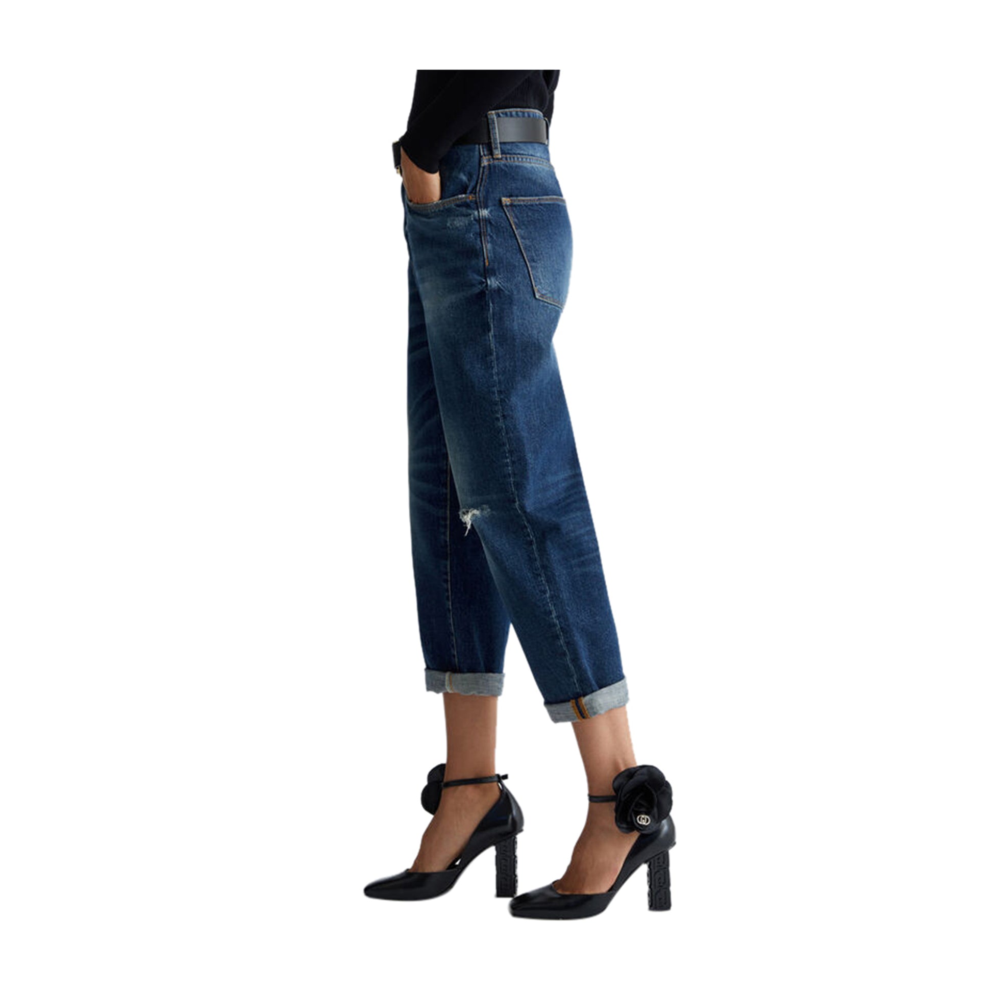 Jeans Donna modello boyfriend cropped modella laterale